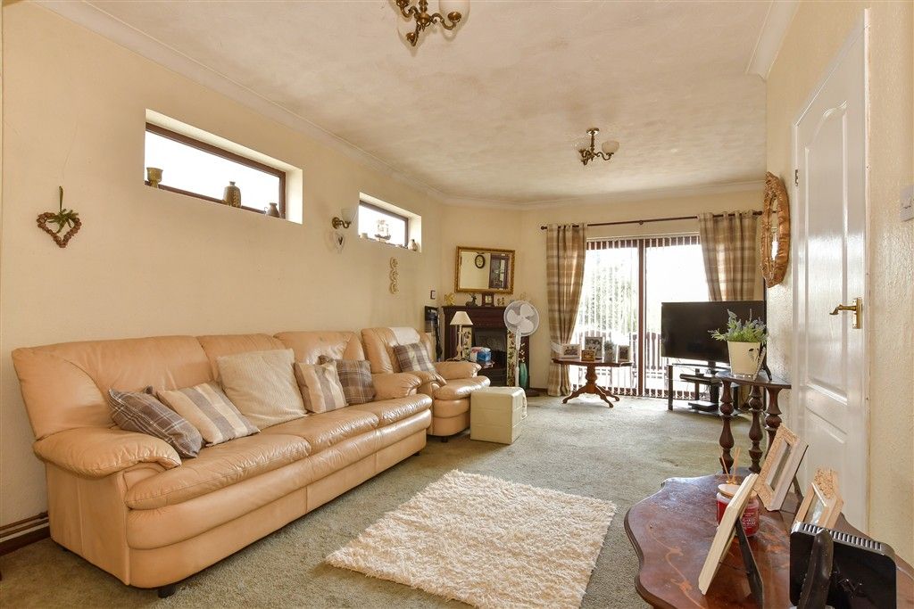 Property photo 2 of 14 Lounge