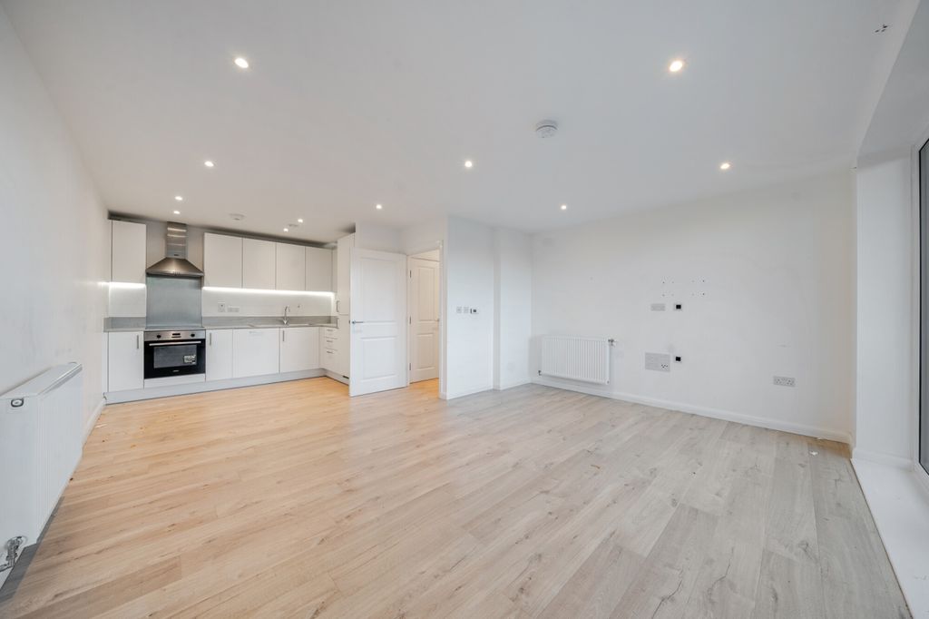 Property photo 3 of 15 Reception/Kitchen
