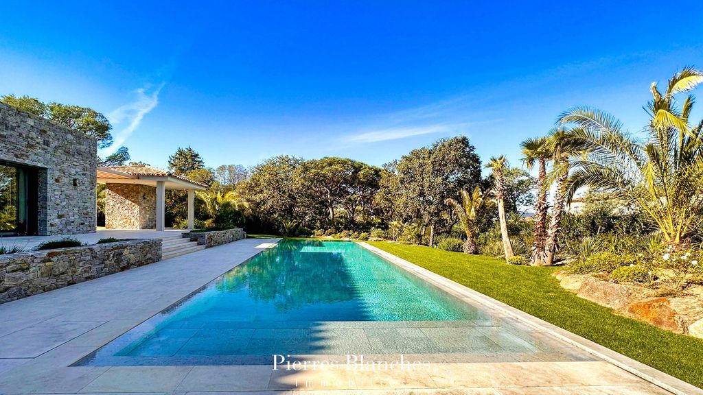Property photo 1 of 11 Architect-Designed Villa