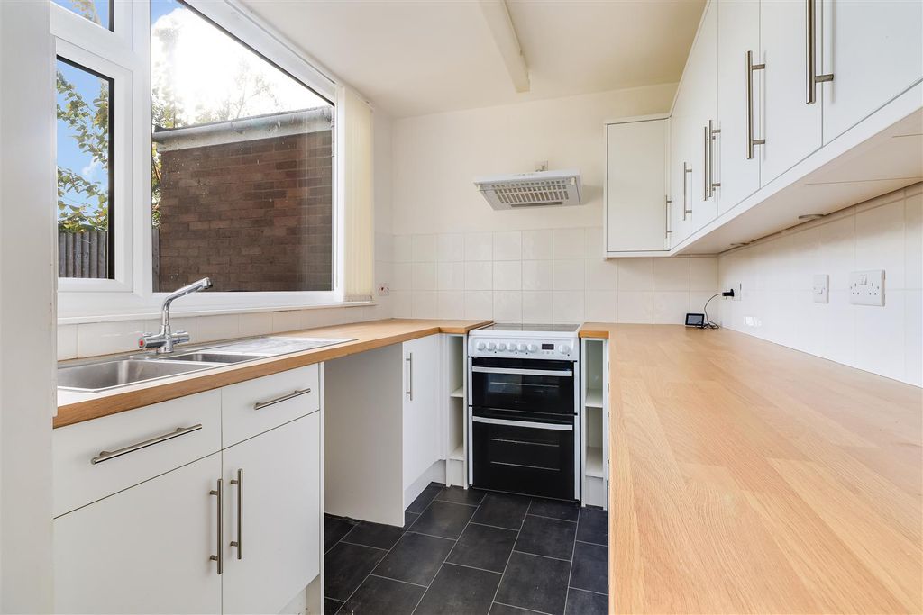 Property photo 2 of 18 Kitchen