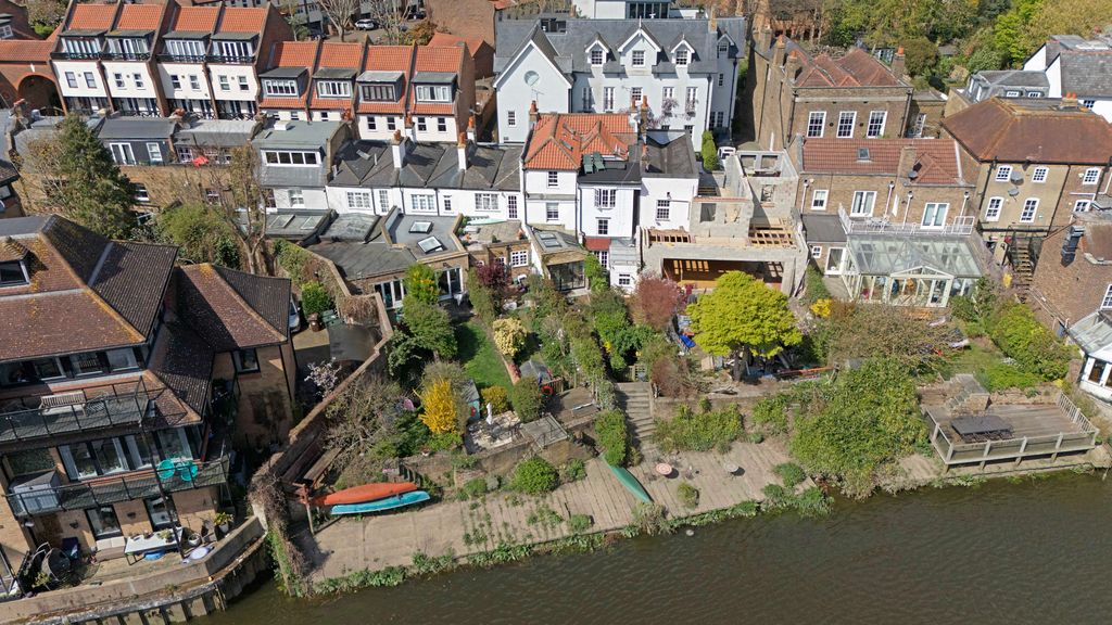 Property photo 2 of 13 50 Church Street, Isleworth, London, Tw7 6Bg