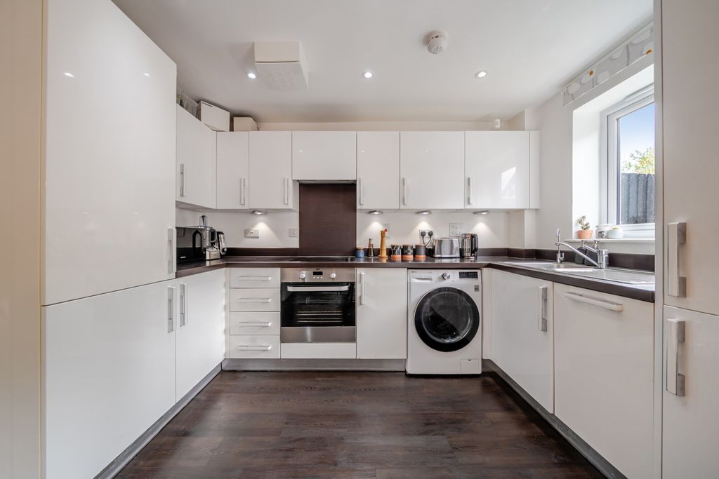 Property photo 2 of 23 1520621-10-6Aa7E3...