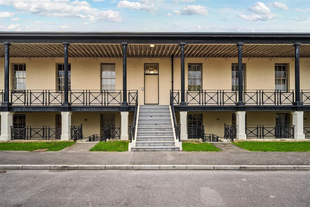 Property photo 1 of 19 Exterior