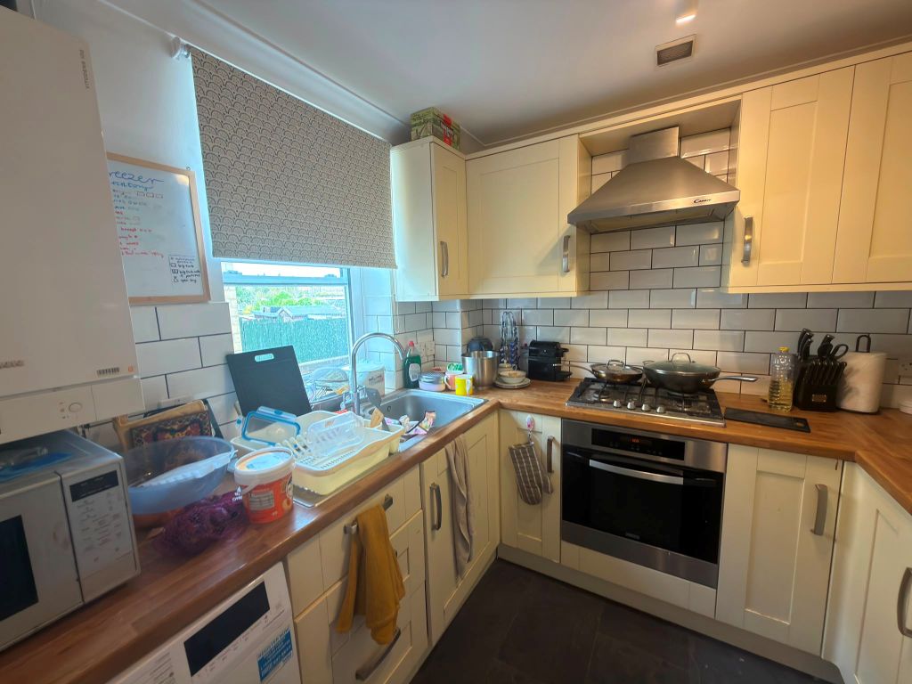 Property photo 3 of 7 Kitchen