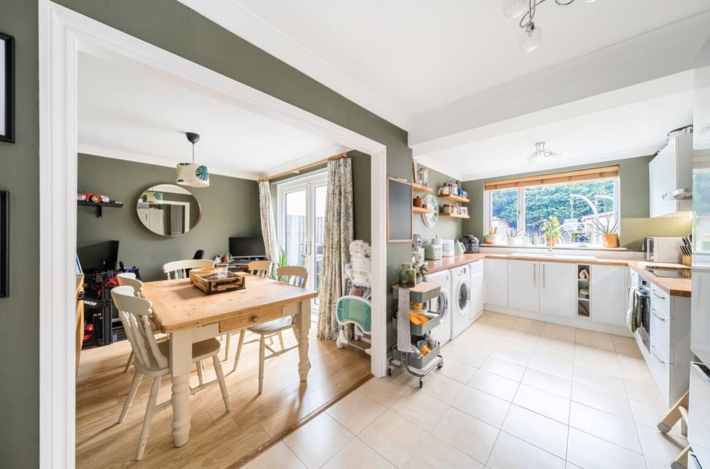 Property photo 3 of 25 1348554-11-68Caa65391747