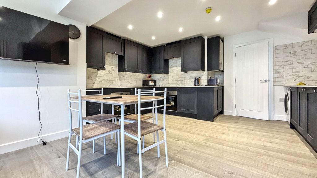 Property photo 3 of 17 Img_9337.Jpeg