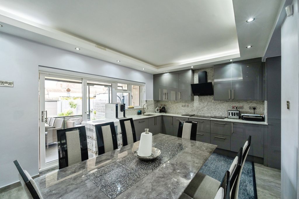 Property photo 3 of 17 Pbox-Img.Jpg