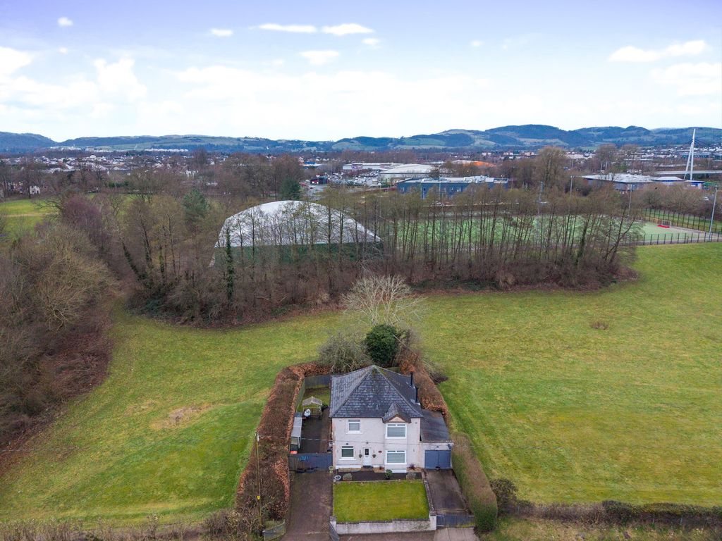Property photo 2 of 27