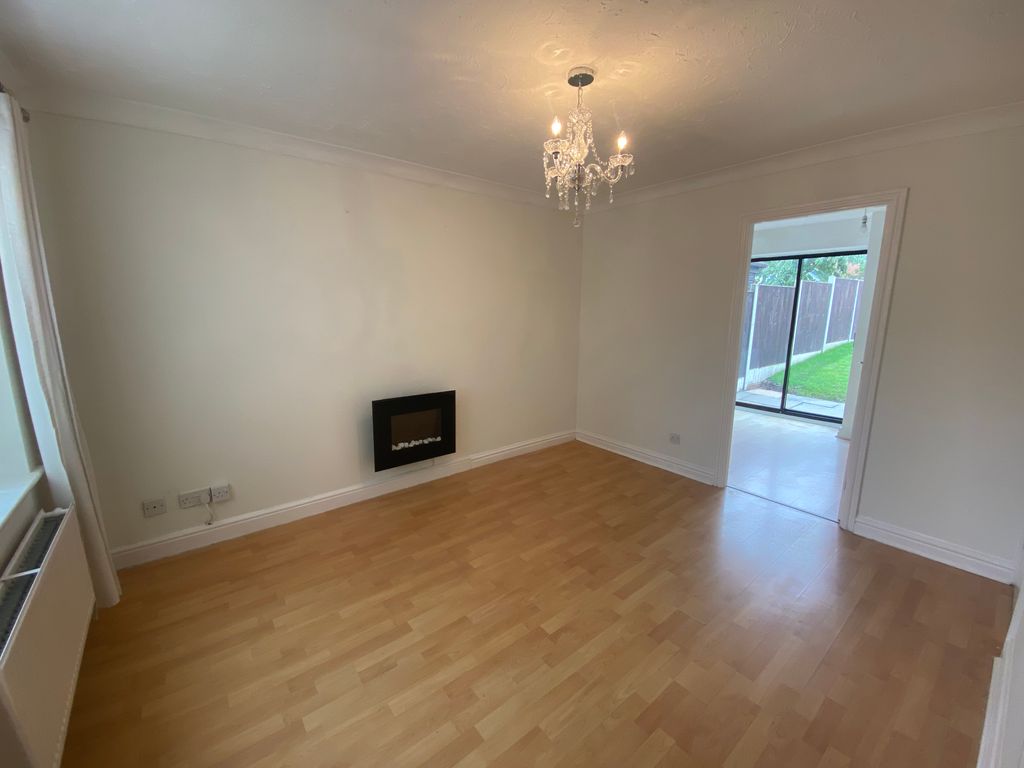 Property photo 3 of 10 Living Room