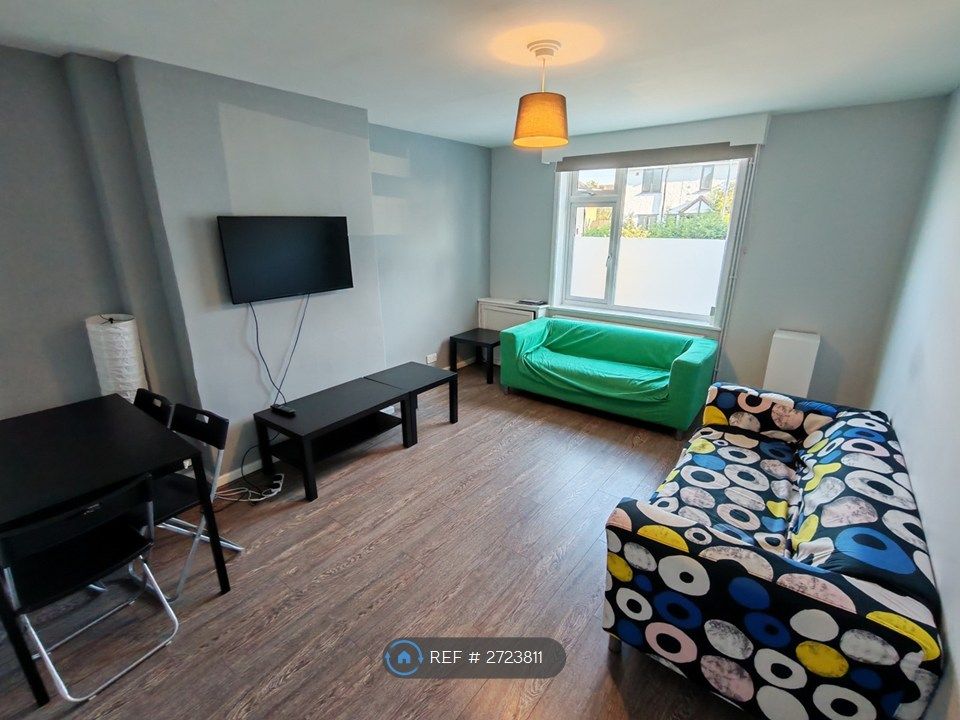 Property photo 1 of 9 Living Room