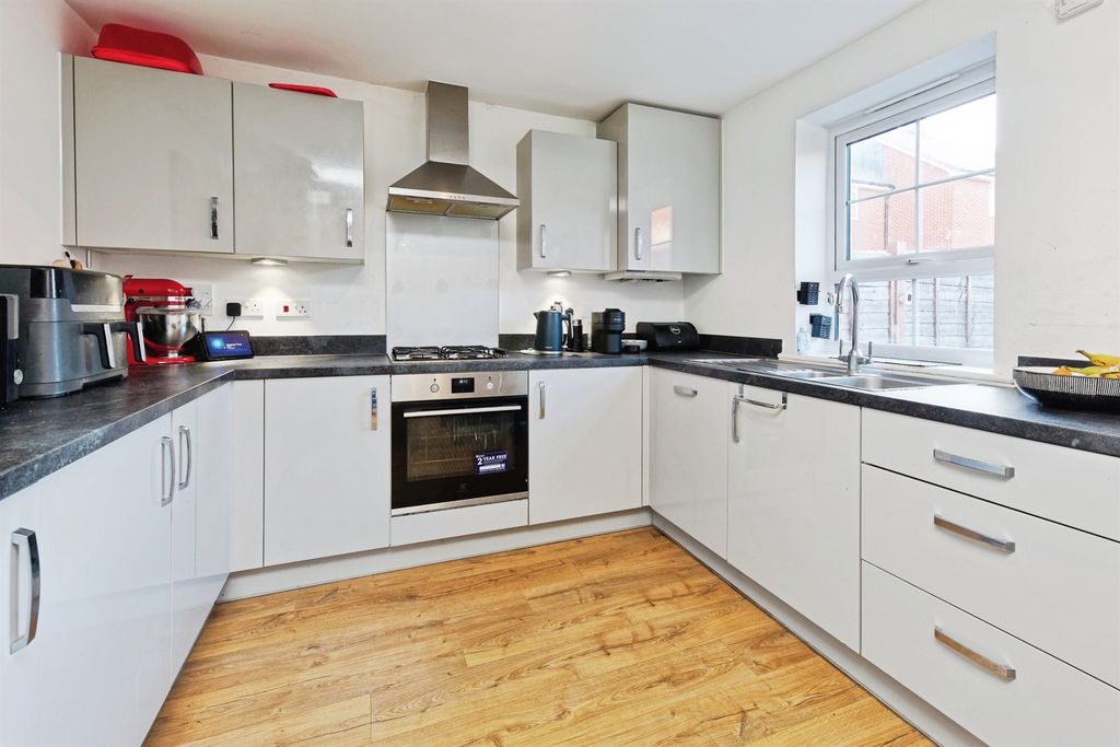 Property photo 2 of 13