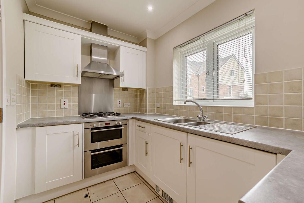 Property photo 2 of 7 Kitchen