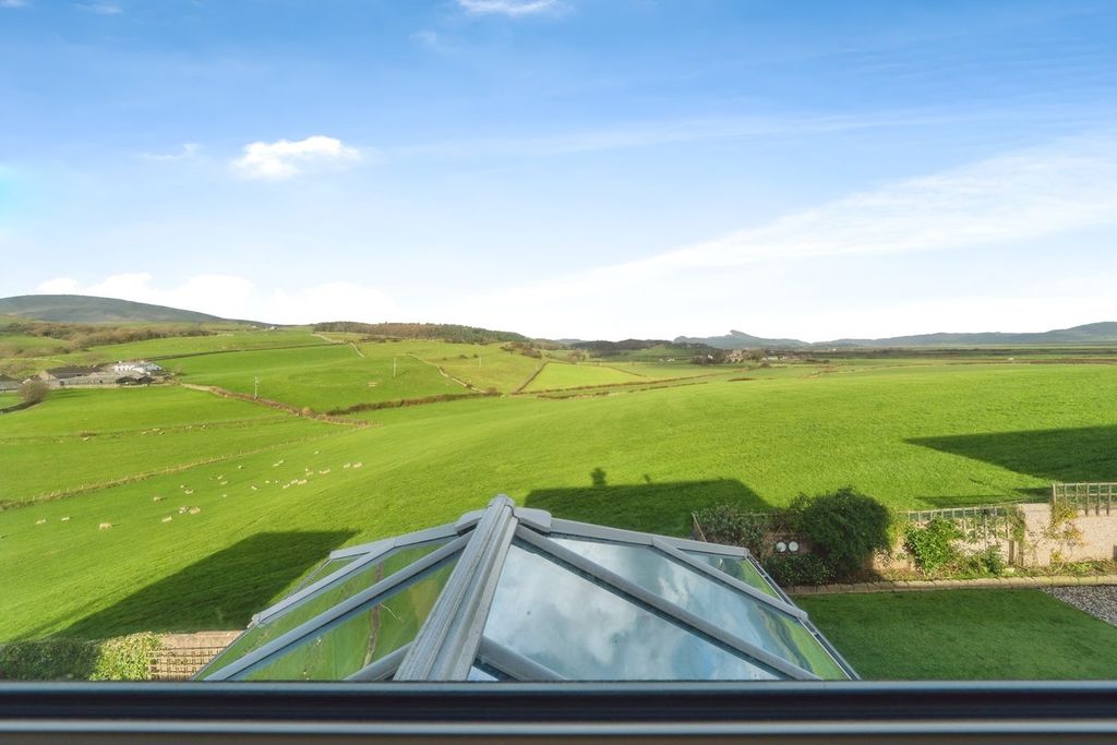 Property photo 2 of 30