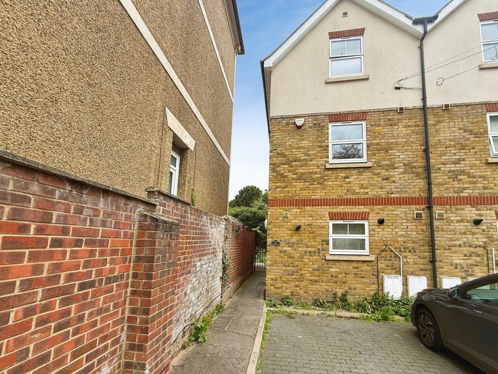 Property photo 2 of 12 Pbox-Img.Jpeg