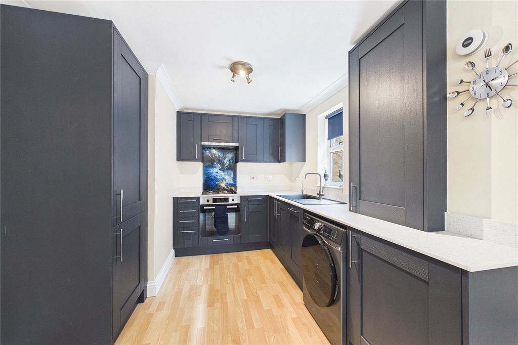 Property photo 2 of 11 Kitchen