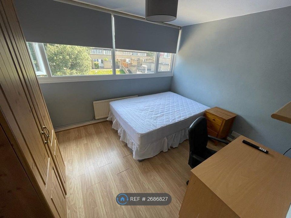 Property photo 2 of 13 Bedroom 1