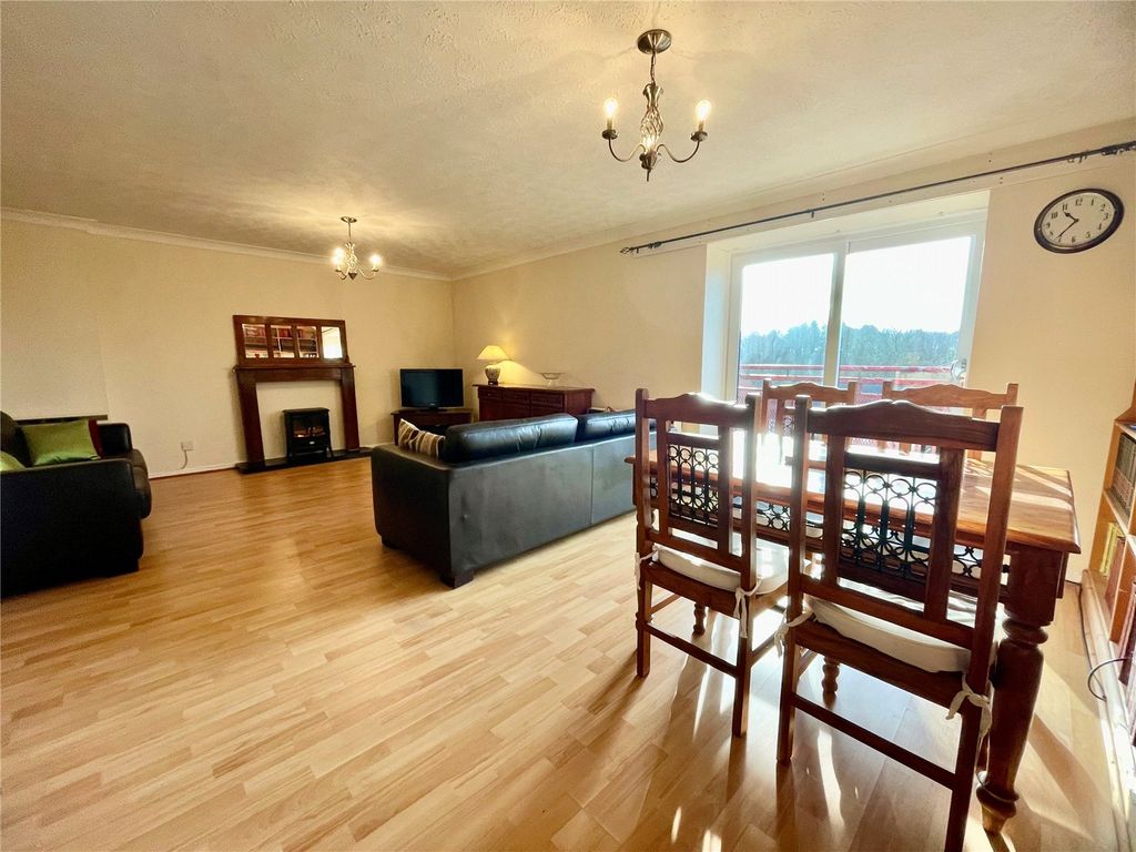 Property photo 2 of 16 Lounge/Diner