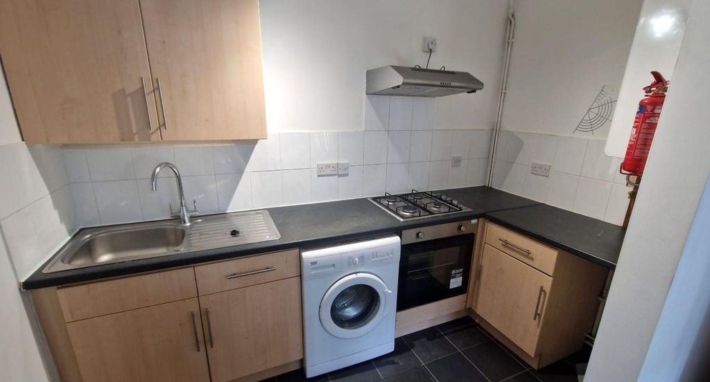 Property photo 3 of 11 Kitchen