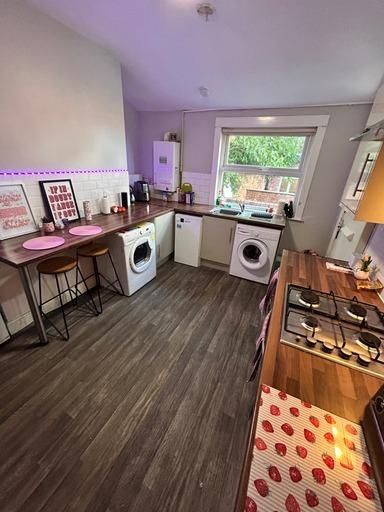Property photo 3 of 13 A Bright And Tidy Kitchen With Ample Natural Light...