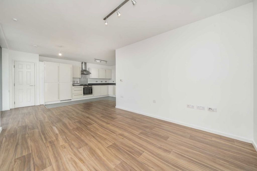 Property photo 3 of 6