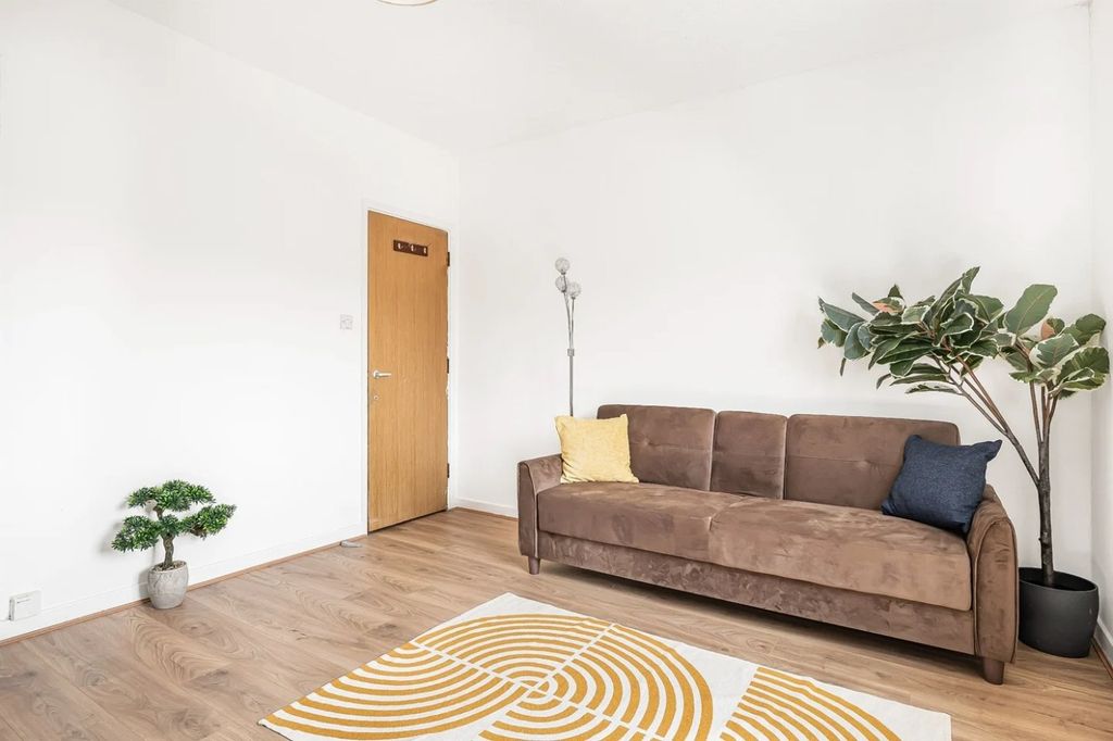 Property photo 2 of 11 Picture No. 22