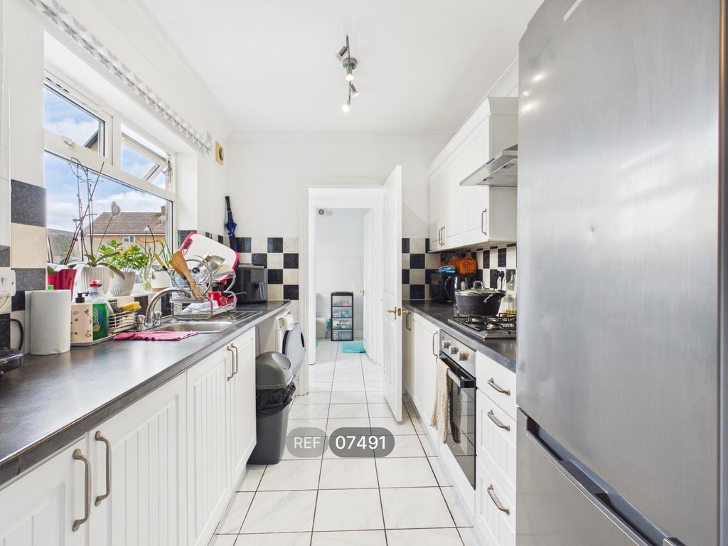 Property photo 3 of 17 Kitchen
