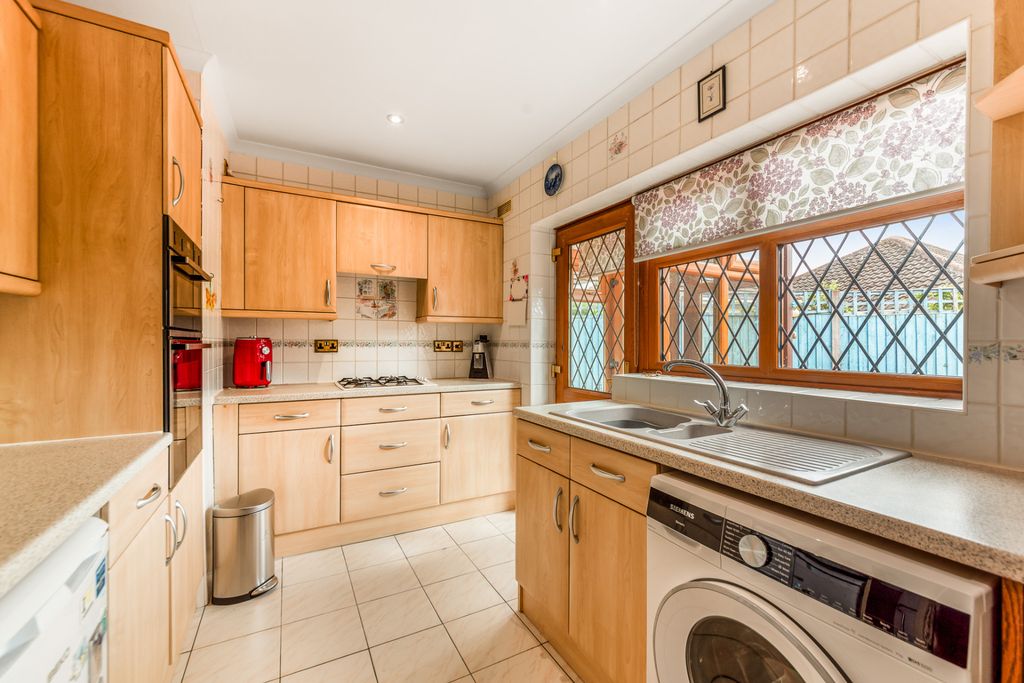 Property photo 2 of 20