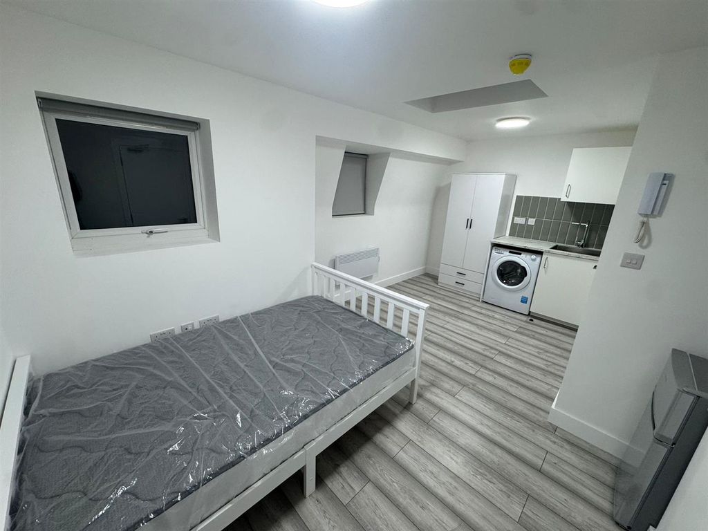 Property photo 1 of 2 Flat 6.Jpeg