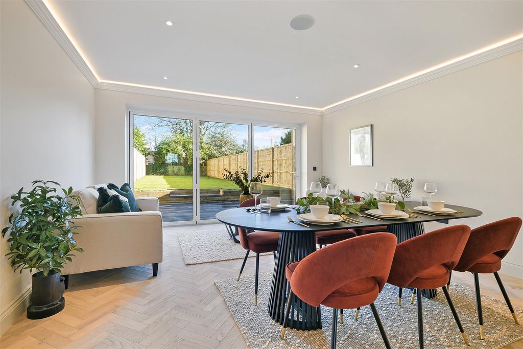 Property photo 3 of 31 Oakwood Avenue, 4- (4).Jpg