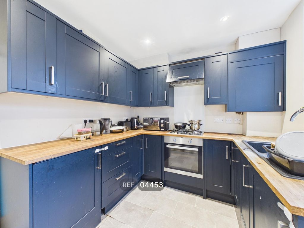 Property photo 2 of 11 Kitchen