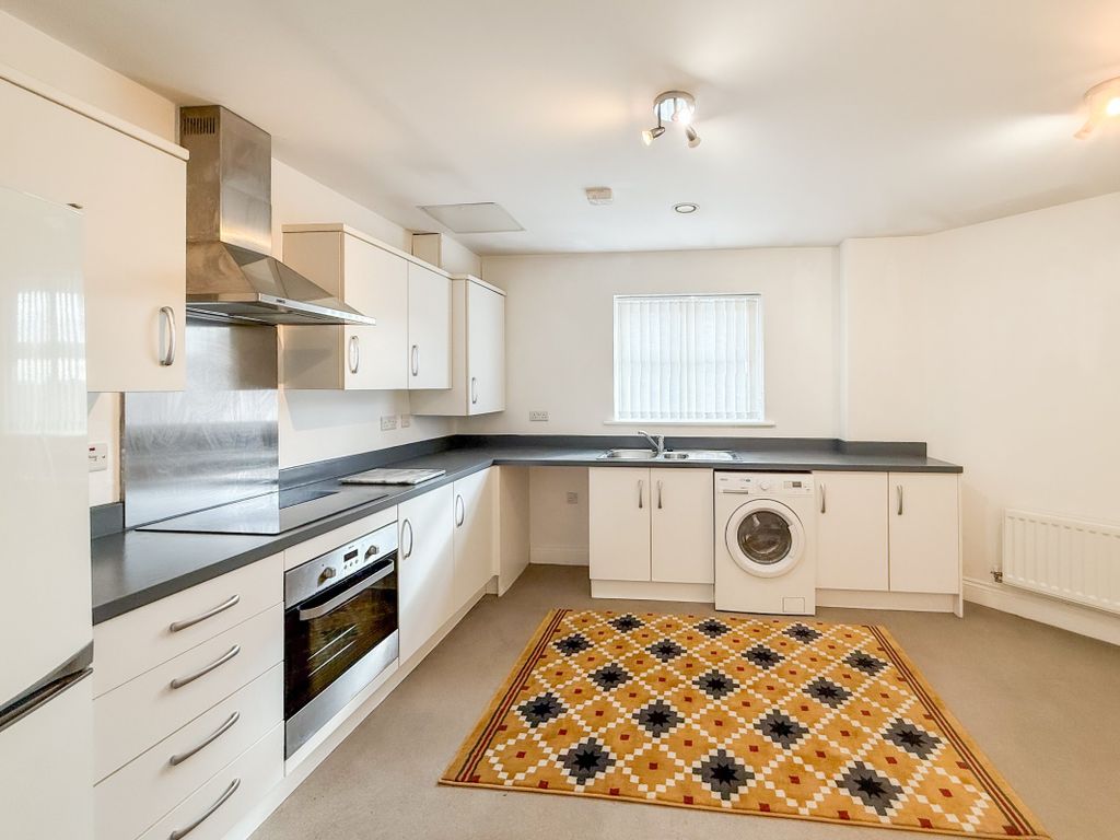 Property photo 2 of 10 Dining Kitchen