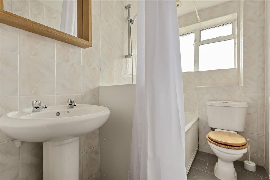 Property photo 3 of 9 Watford Road - Bathroom.Jpg