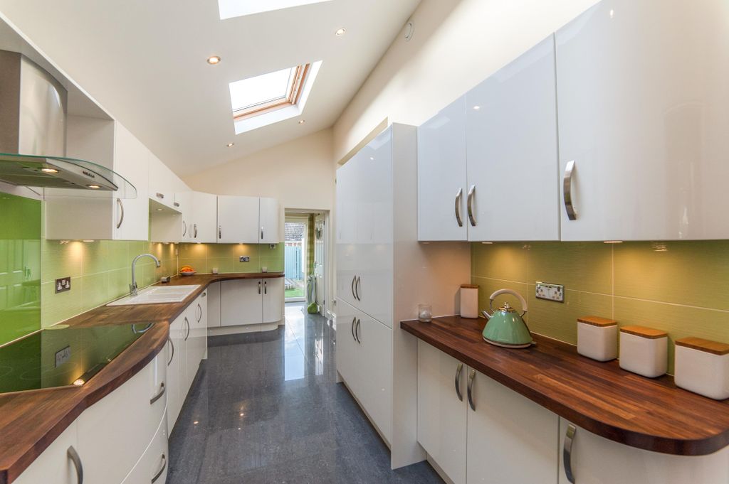 Property photo 2 of 12 Kitchen