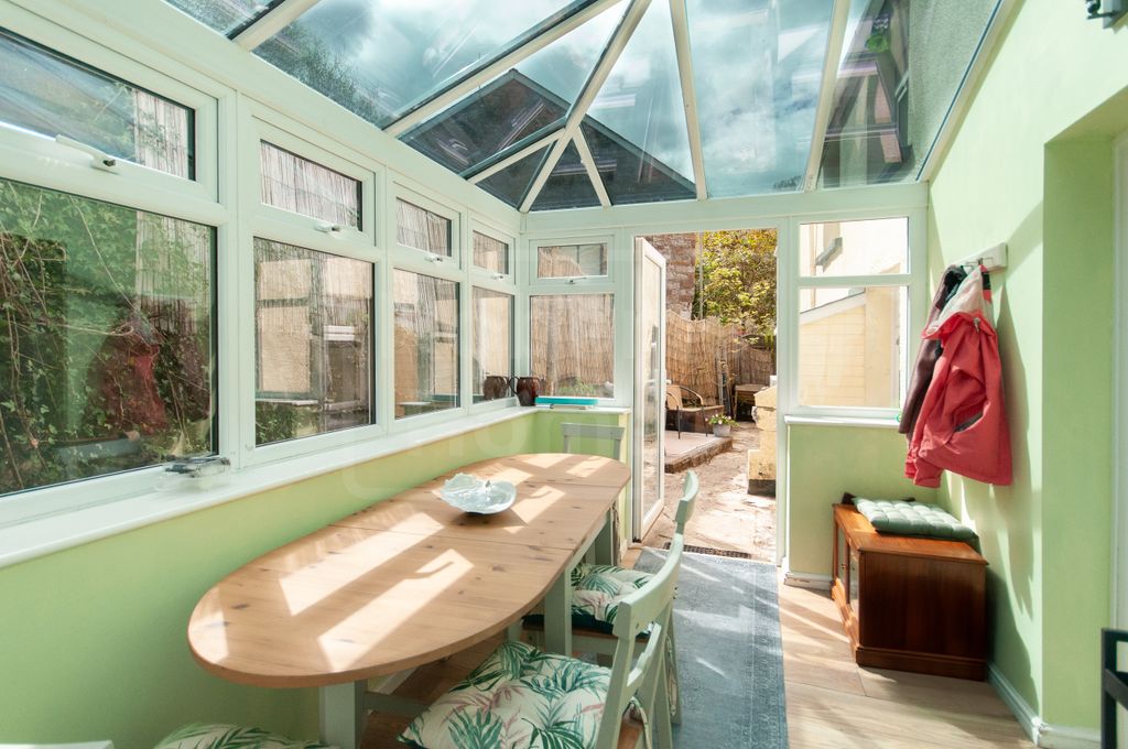 Property photo 2 of 24 Conservatory