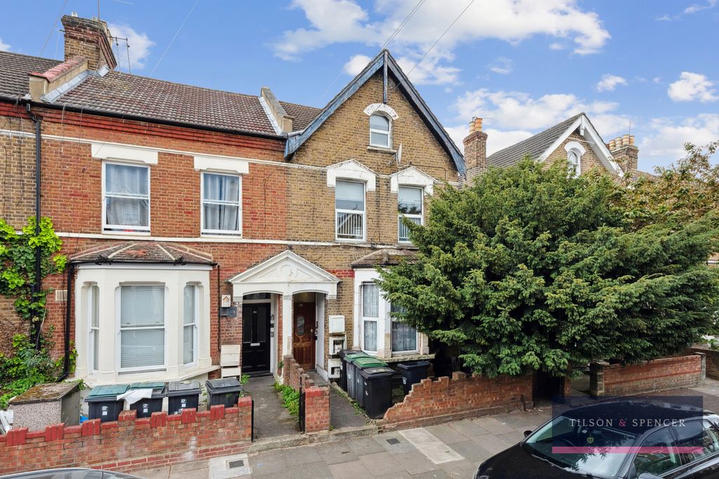 Property photo 1 of 14 0904202512_Tils_26A Grove Park Road _N15 4Sn_002_W