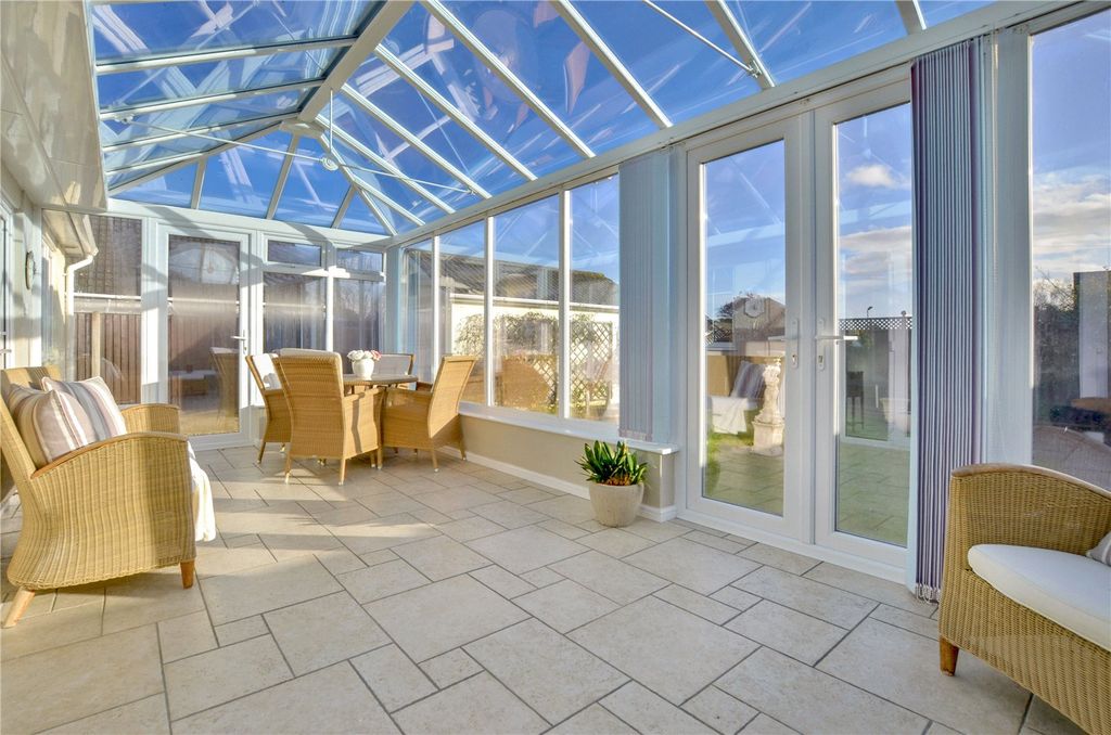 Property photo 3 of 21 Conservatory