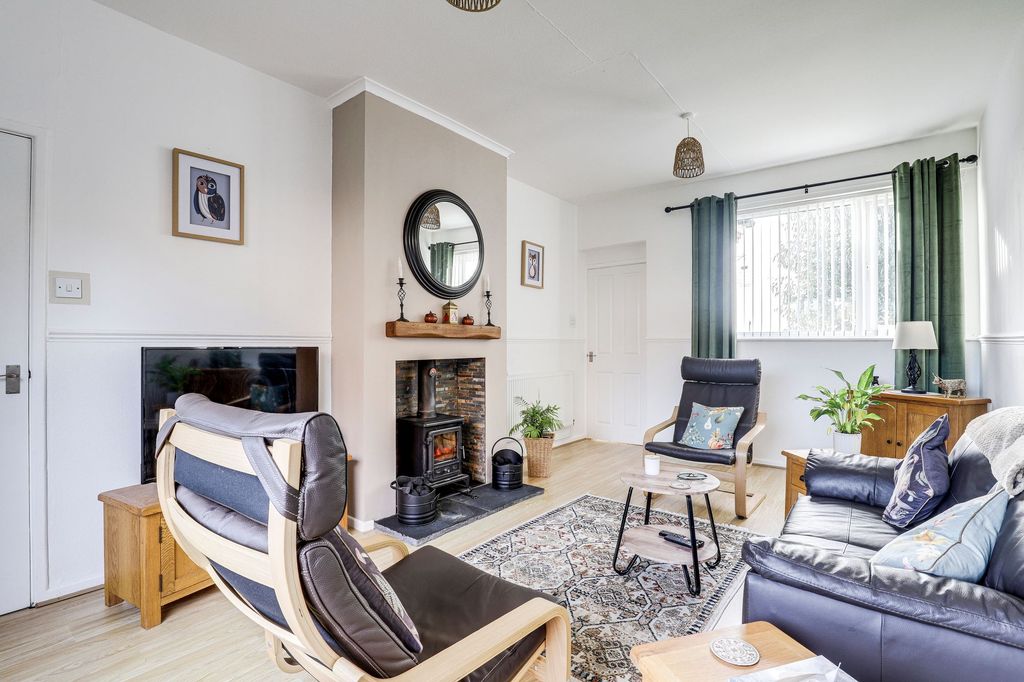 Property photo 2 of 25