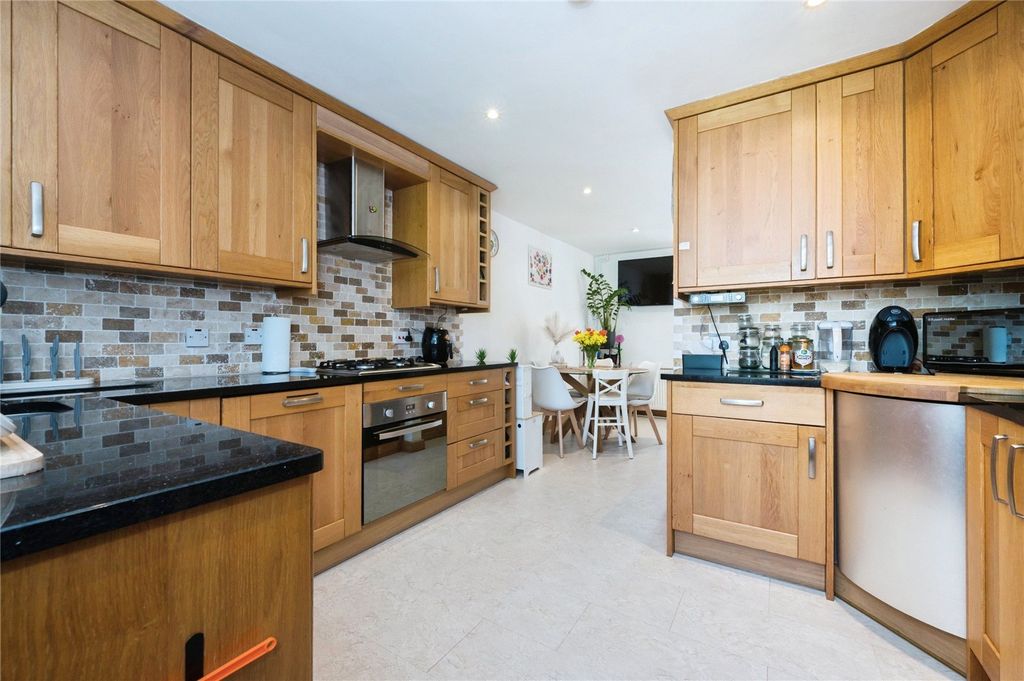Property photo 3 of 14 Picture No. 27