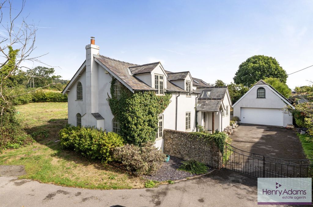 Property photo 1 of 31