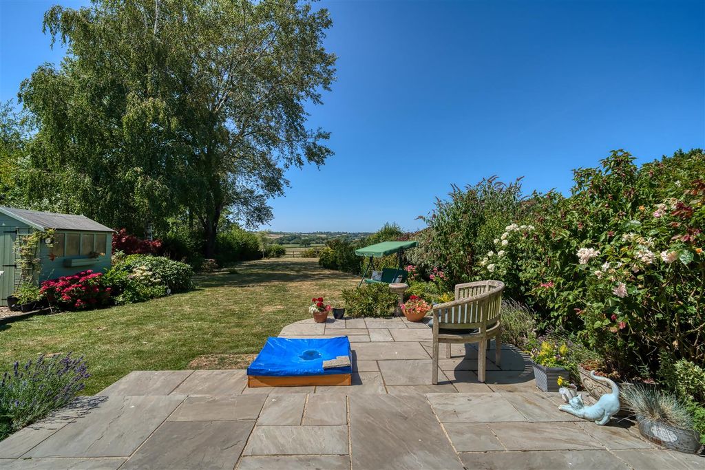 Property photo 2 of 10 Garden