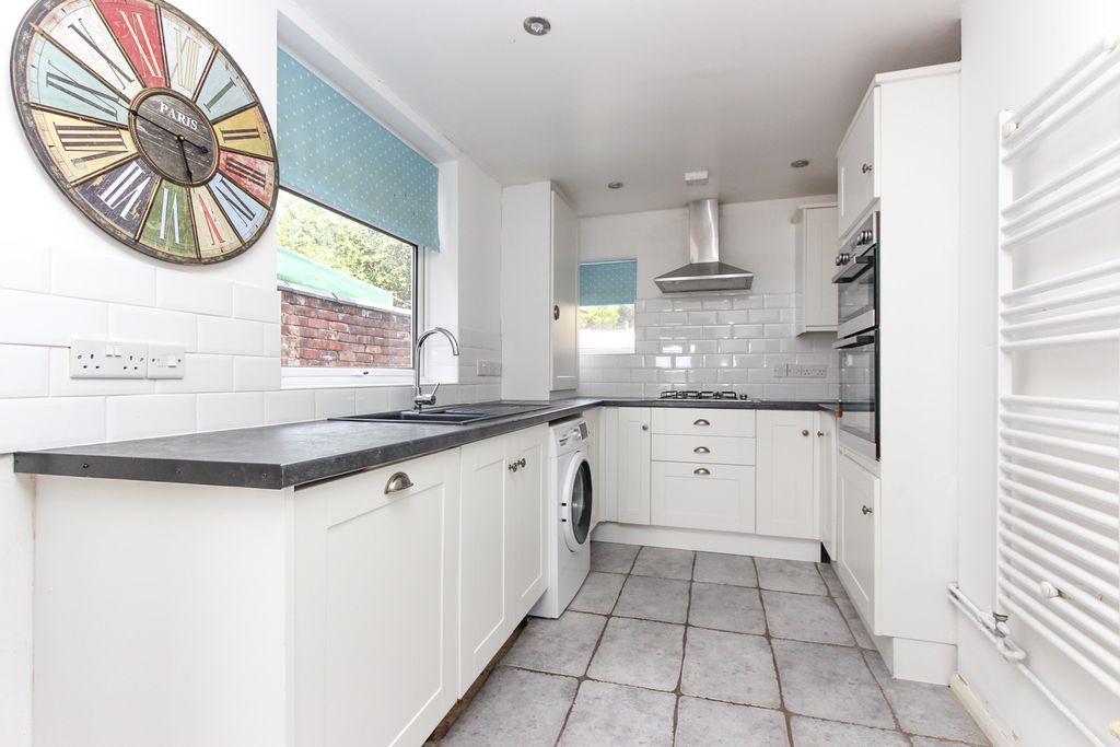 Property photo 2 of 9 Kitchen