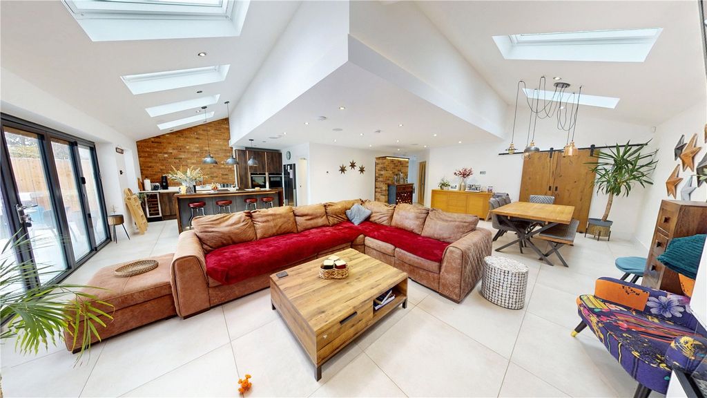 Property photo 1 of 23 Picture No. 08