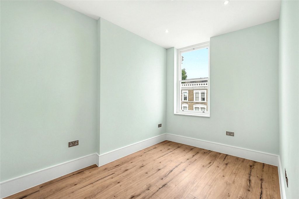 Property photo 2 of 11 Picture No. 24