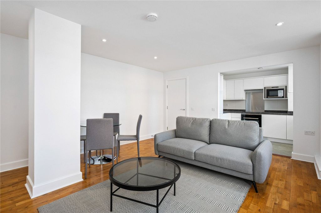 Property photo 3 of 11 Reception