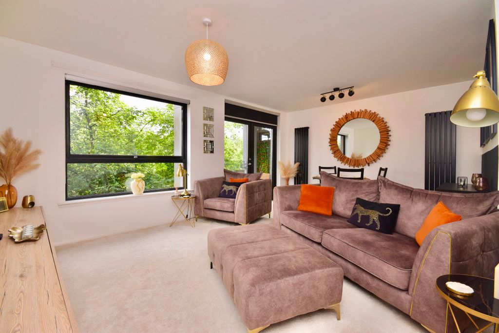 Property photo 2 of 32
