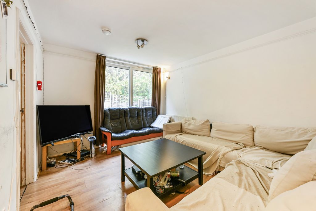 Property photo 2 of 12 Ph4_6298498