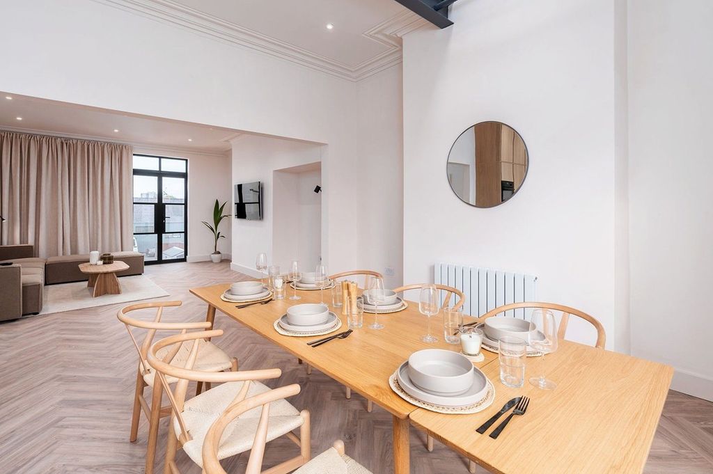 Property photo 3 of 12 Gallery