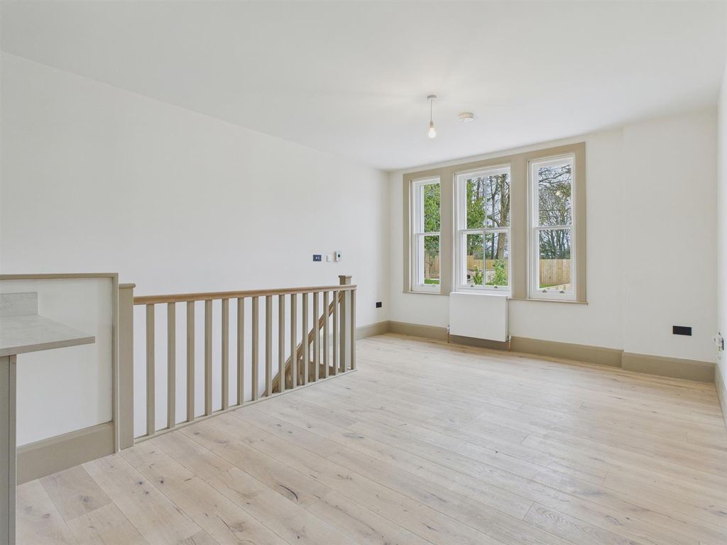 Property photo 2 of 14 Cam03972G0-Pr0319-Still015.Jpg