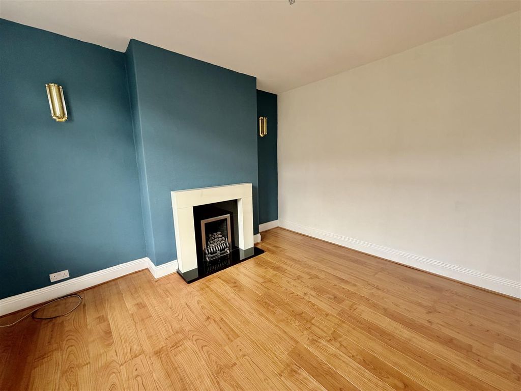 Property photo 3 of 11 Lounge