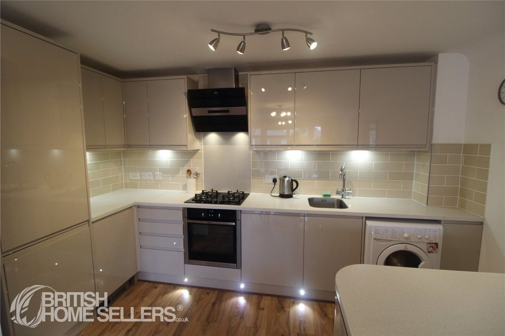 Property photo 2 of 15 Picture No. 18